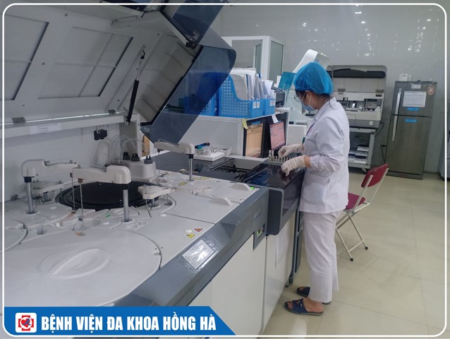 Hình ảnh nhân viên khoa xét nghiệm BV Đa Khoa Hồng Hà
