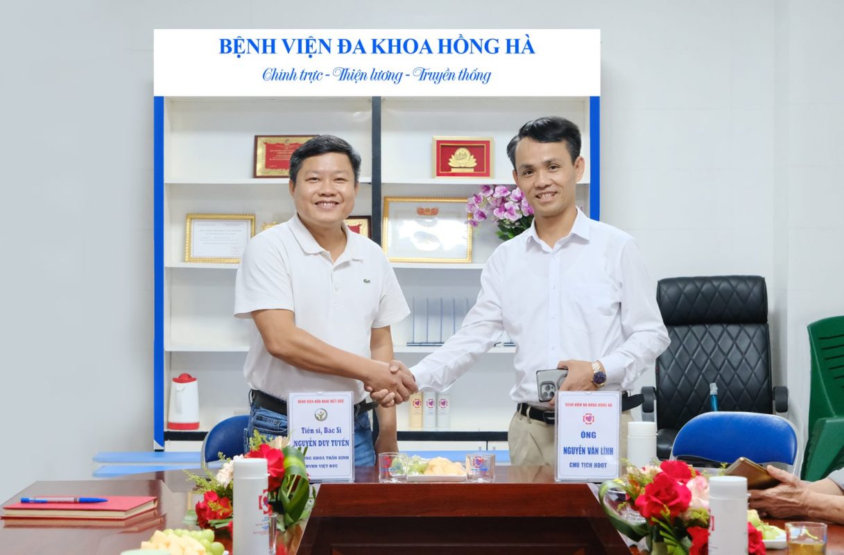 BS Nguyễn Văn Lĩnh tiếp đón TS BS Nguyễn Duy Tuyển