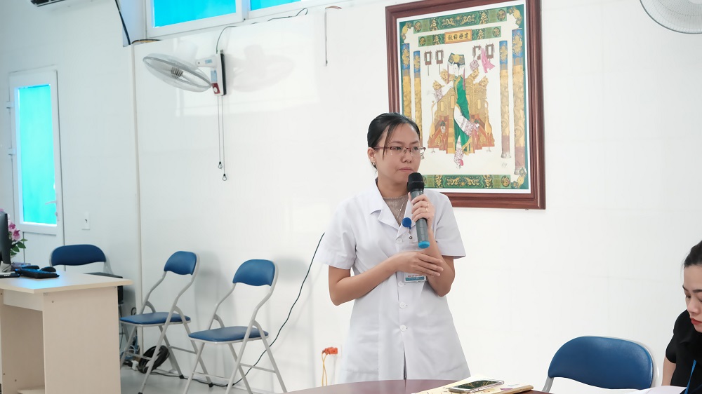 Tập huấn, hướng dẫn phân loại chất thải trong khuôn viên cơ sở y tế