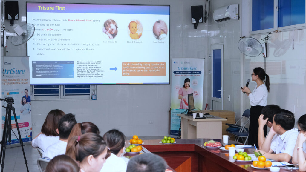 Bác sĩ Nguyễn Thị Lan Phương đang báo cáo