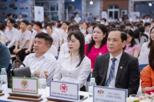 Tham gia ngày hội việc làm do Trường Đại học Y khoa Vinh tổ chức