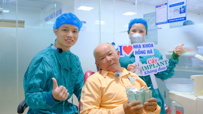 Bệnh nhân Trồng 4 răng Implant Hà Tĩnh được BV ĐK Hồng Hà thực hiện