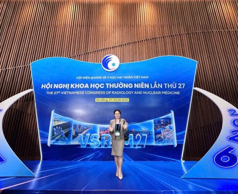 BS Đặng Thị Hằng thường xuyên tham gia hội nghị hội thảo trau dồi kiến thức