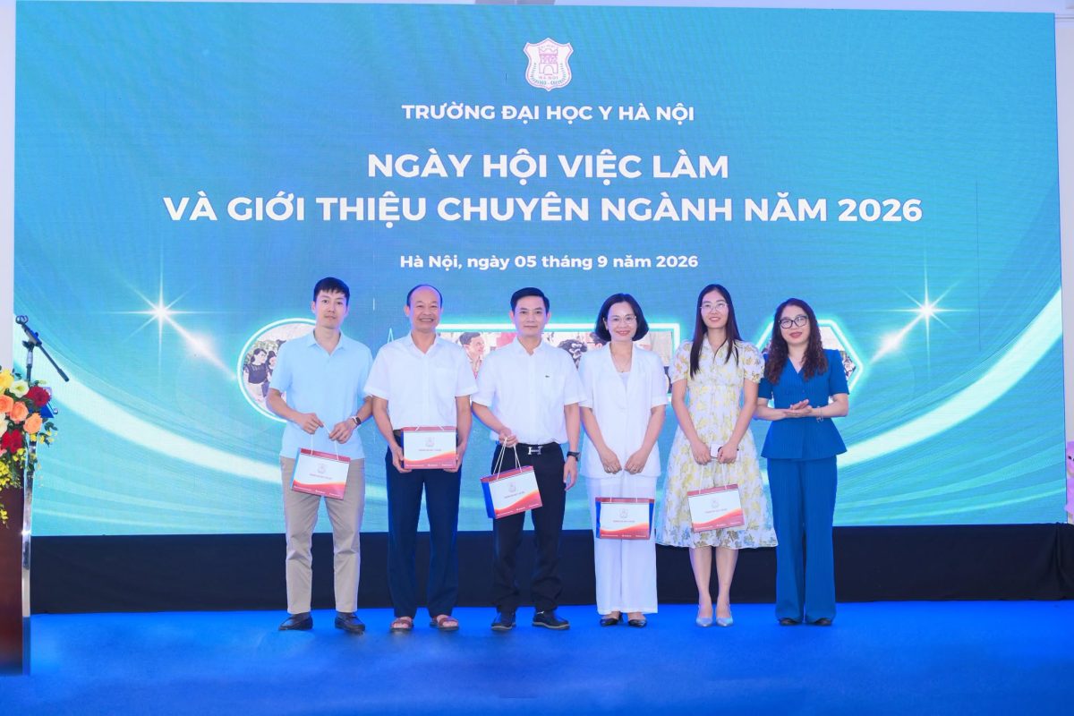 Hình ảnh BS.CKII. BSNT Thái Xuân Thủy tham gia ngày hội tuyển dụng nhân tài tại trường đại học y
